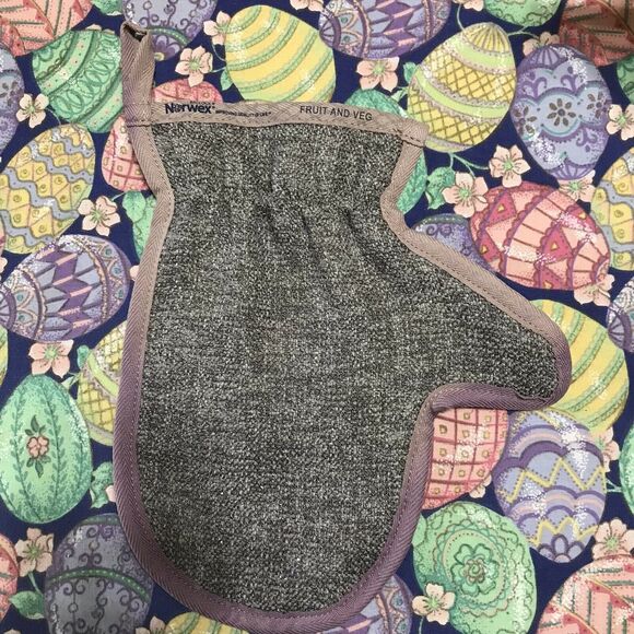 Norwex Fruit And Veggie Scrub Mitt - Picture 2 of 3